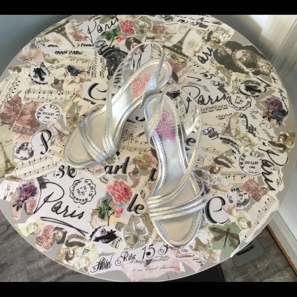 KENNETH COLE UNLISTED SILVER SANDALS CLEARING OUT - Picture 11 of 13